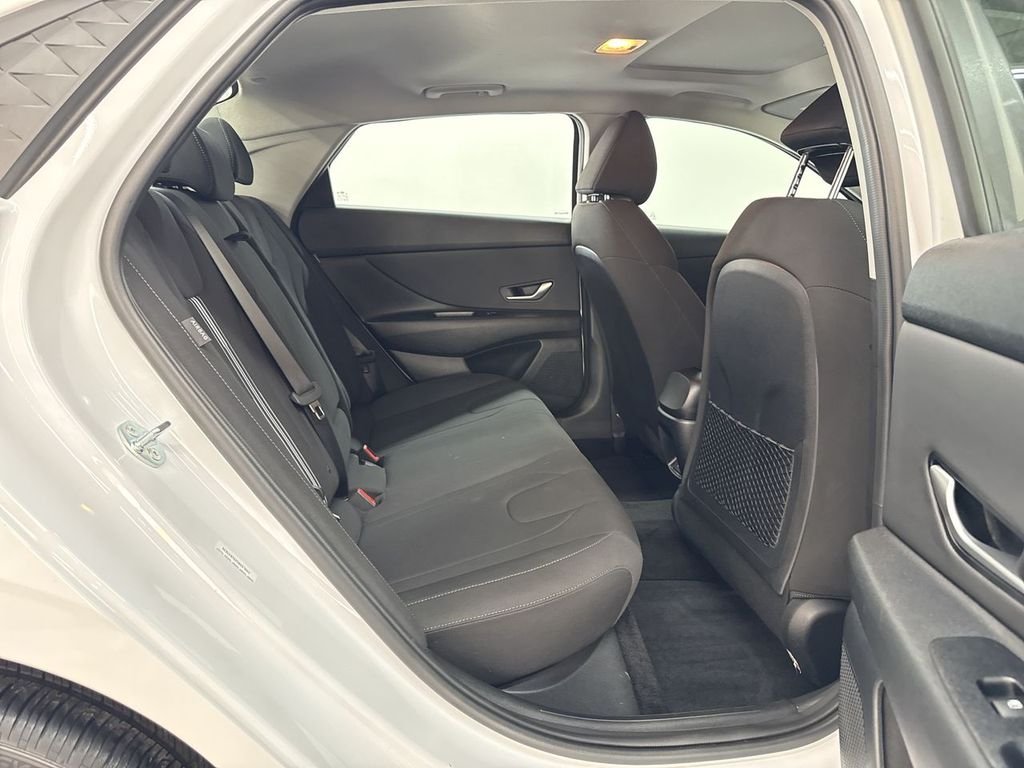 Used 2025 White Hyundai SEL Convenience image 16