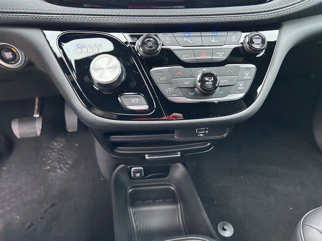 2026 Chrysler Pacifica Select - Photo 14