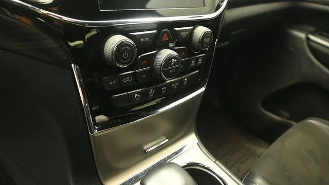 Used 2020 Silver Jeep Altitude image 17