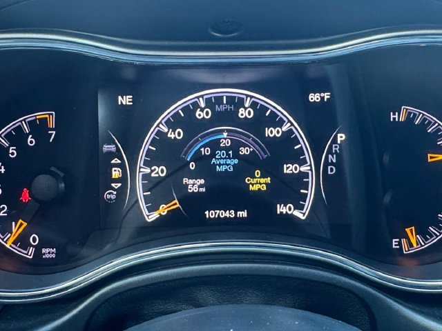 Used 2018 Red Jeep Laredo E image 11