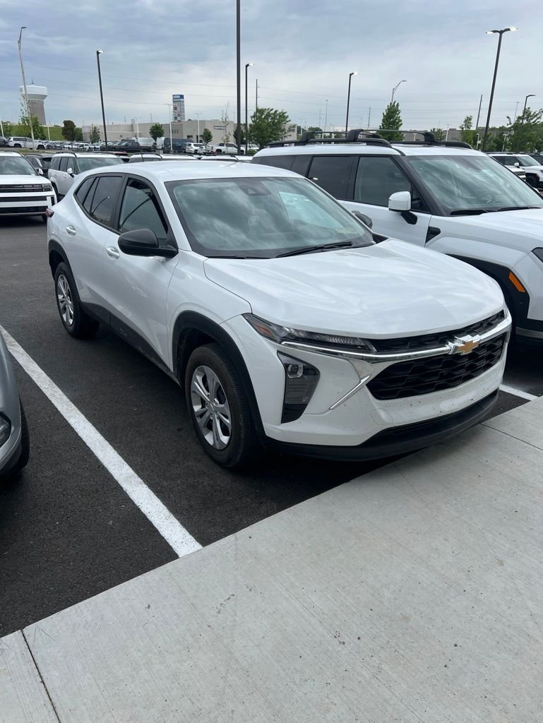 2025 Chevrolet Trax LS's photo