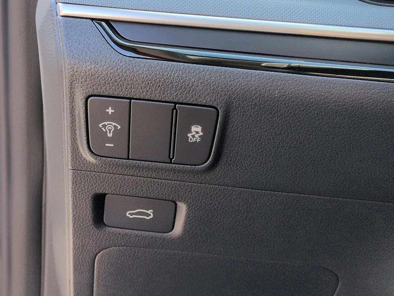 New 2026 Snow White Pearl Kia LXS FWD image 18