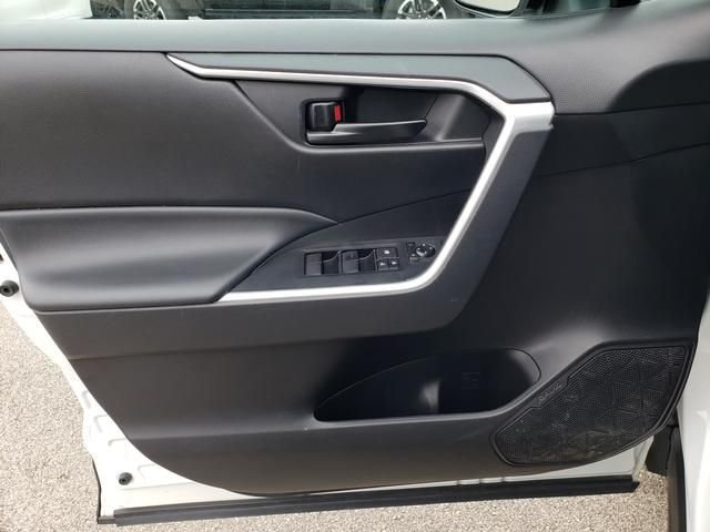 Used 2023 White Toyota LE image 10