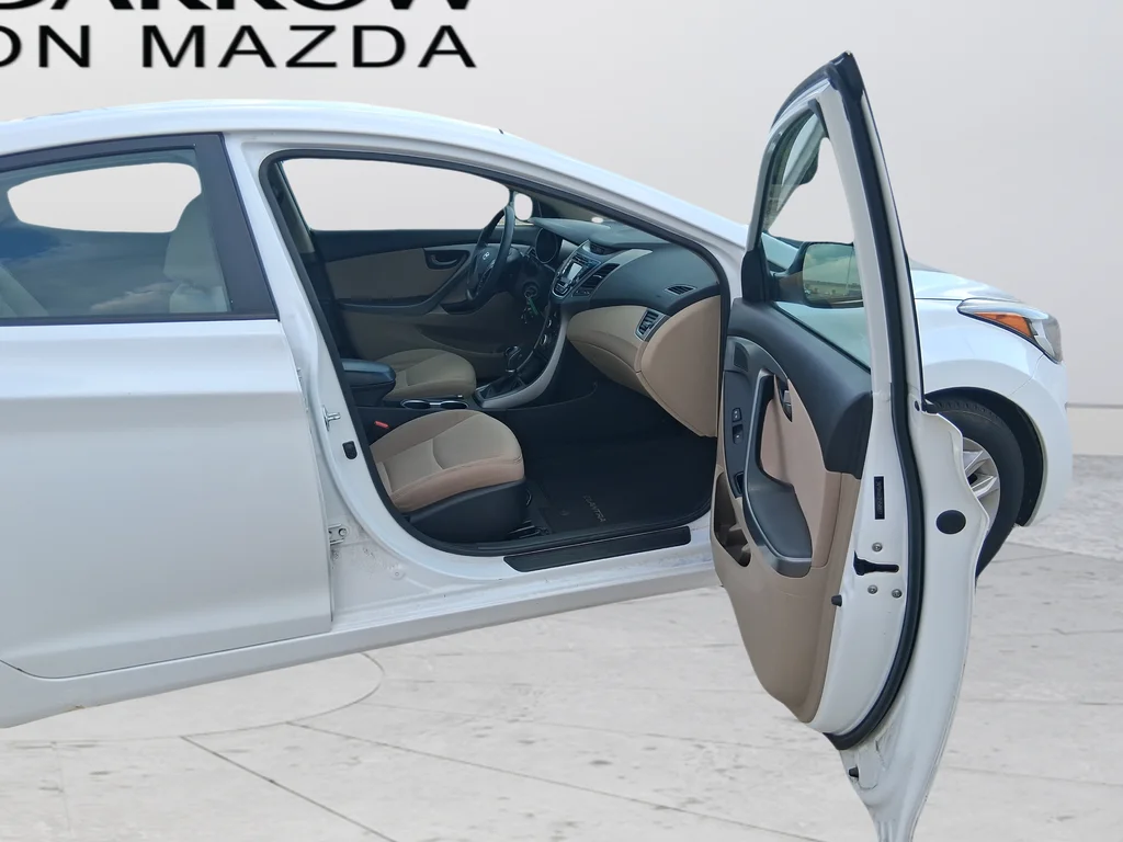 Used 2015 White Hyundai SE image 30