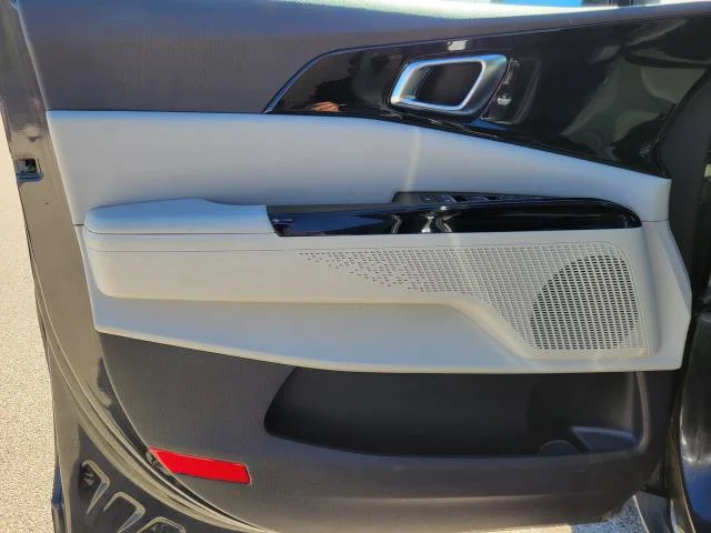 Used 2022  Kia LX image 19
