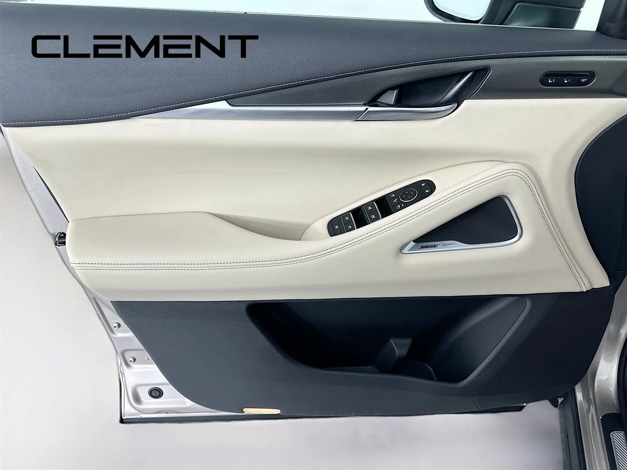 Used 2023 Warm Titanium INFINITI LUXE image 29