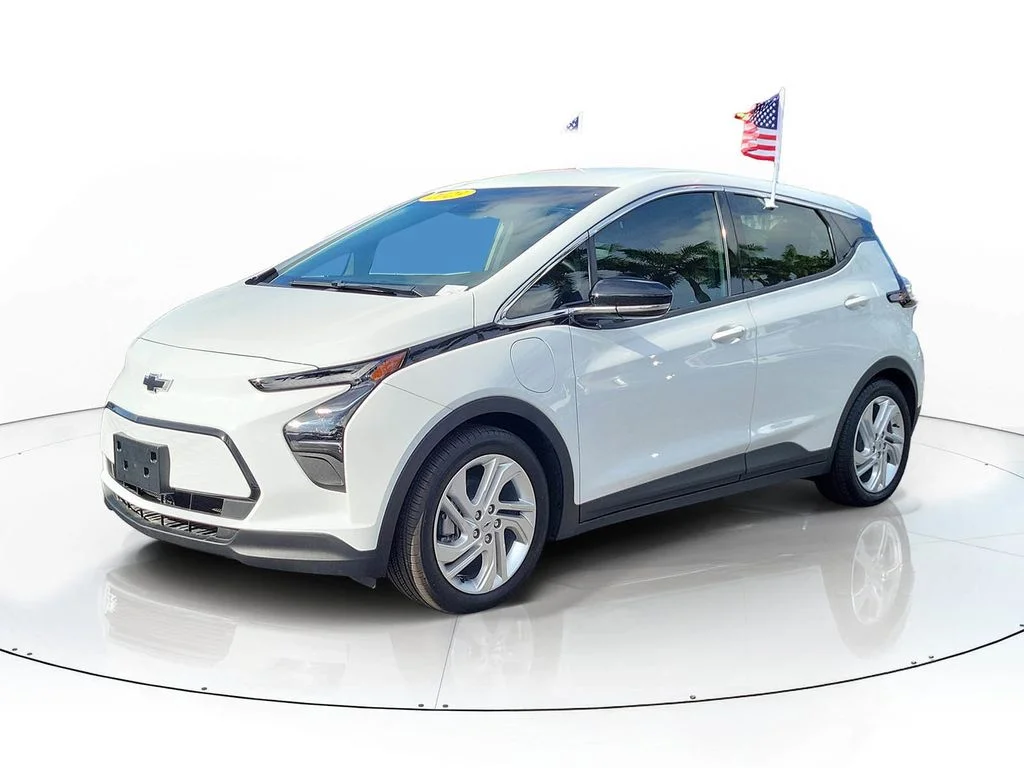 Used 2023 White Chevrolet 1LT image 4