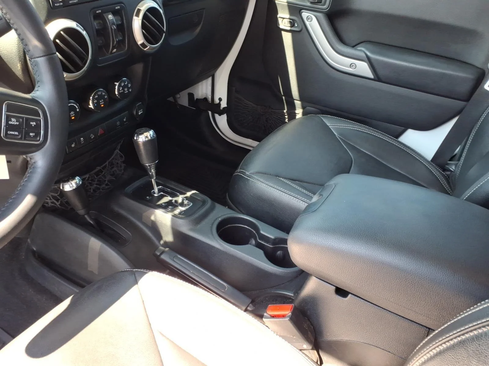 Used 2017 Bright White Clearcoat Jeep Rubicon image 25