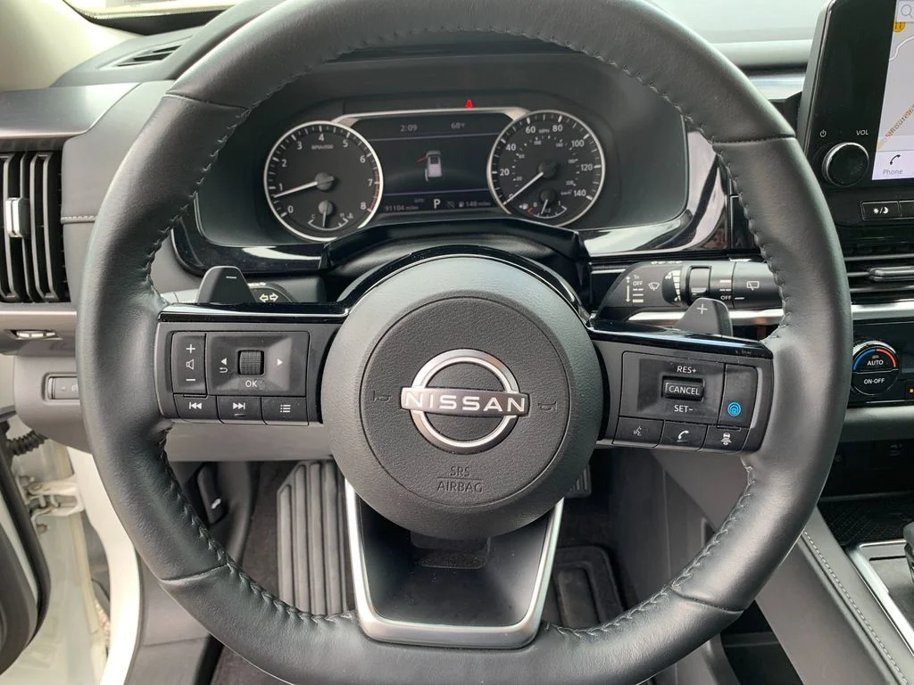 Used 2023 White Nissan SL image 28