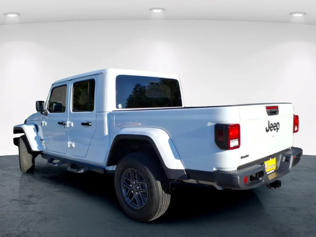 Used 2025 White Jeep Sport S image 12