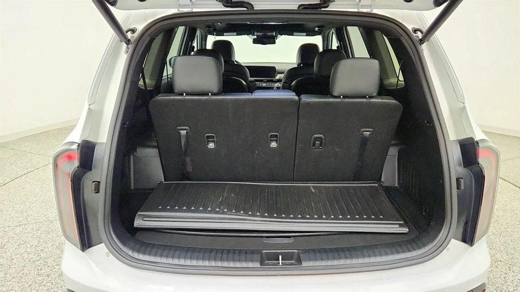 Used 2025 Glacial White Pearl Kia EX X-Line AWD image 21