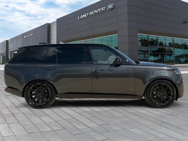 New 2026 Carpathian Grey Land Rover SE image 6