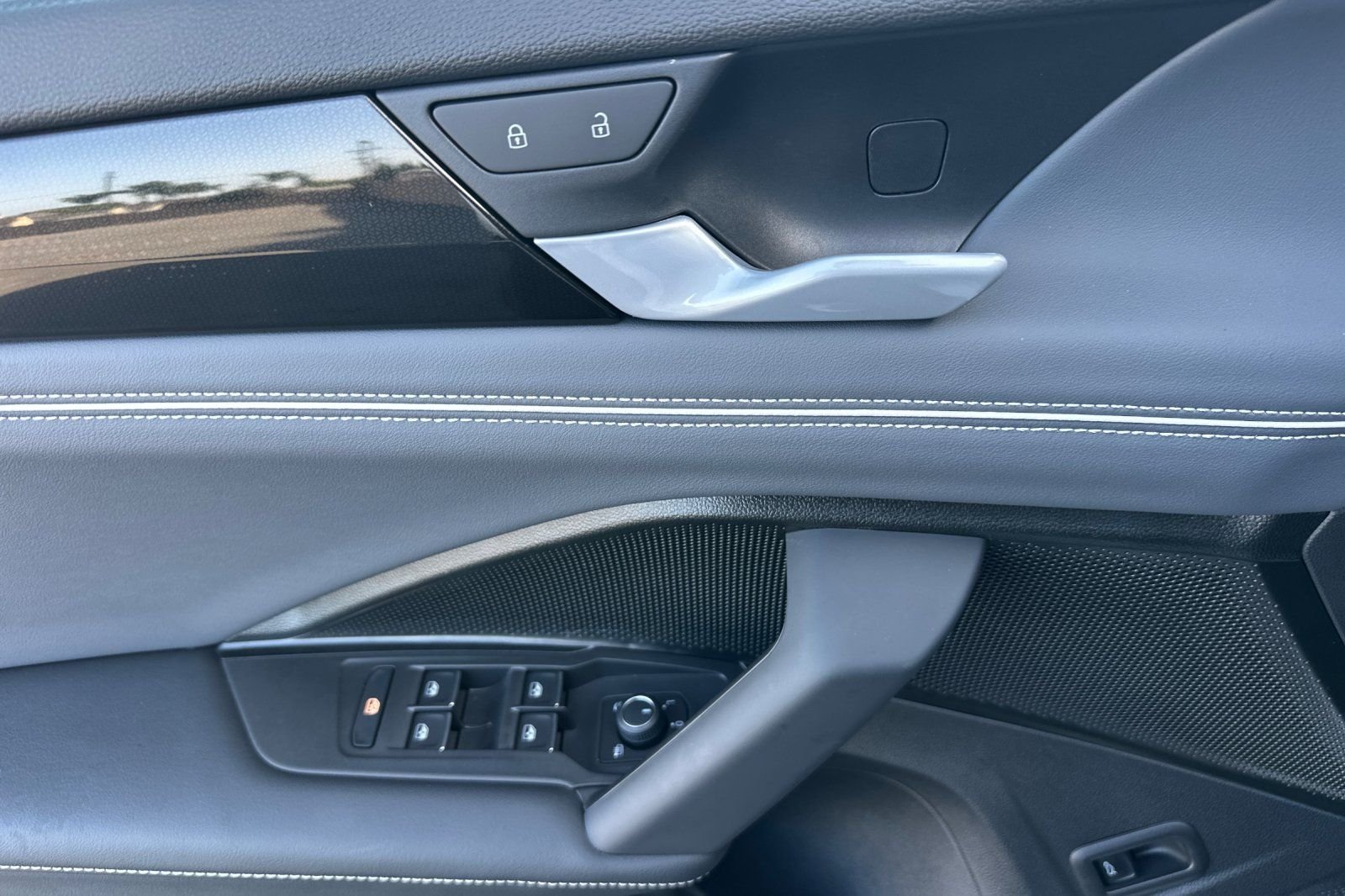 New 2026  Volkswagen 2.0T SEL R-Line Turbo image 11