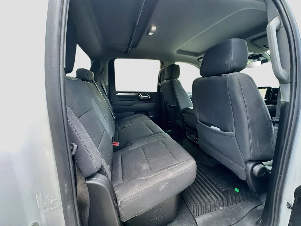 Used 2025 Summit White Chevrolet LT image 28