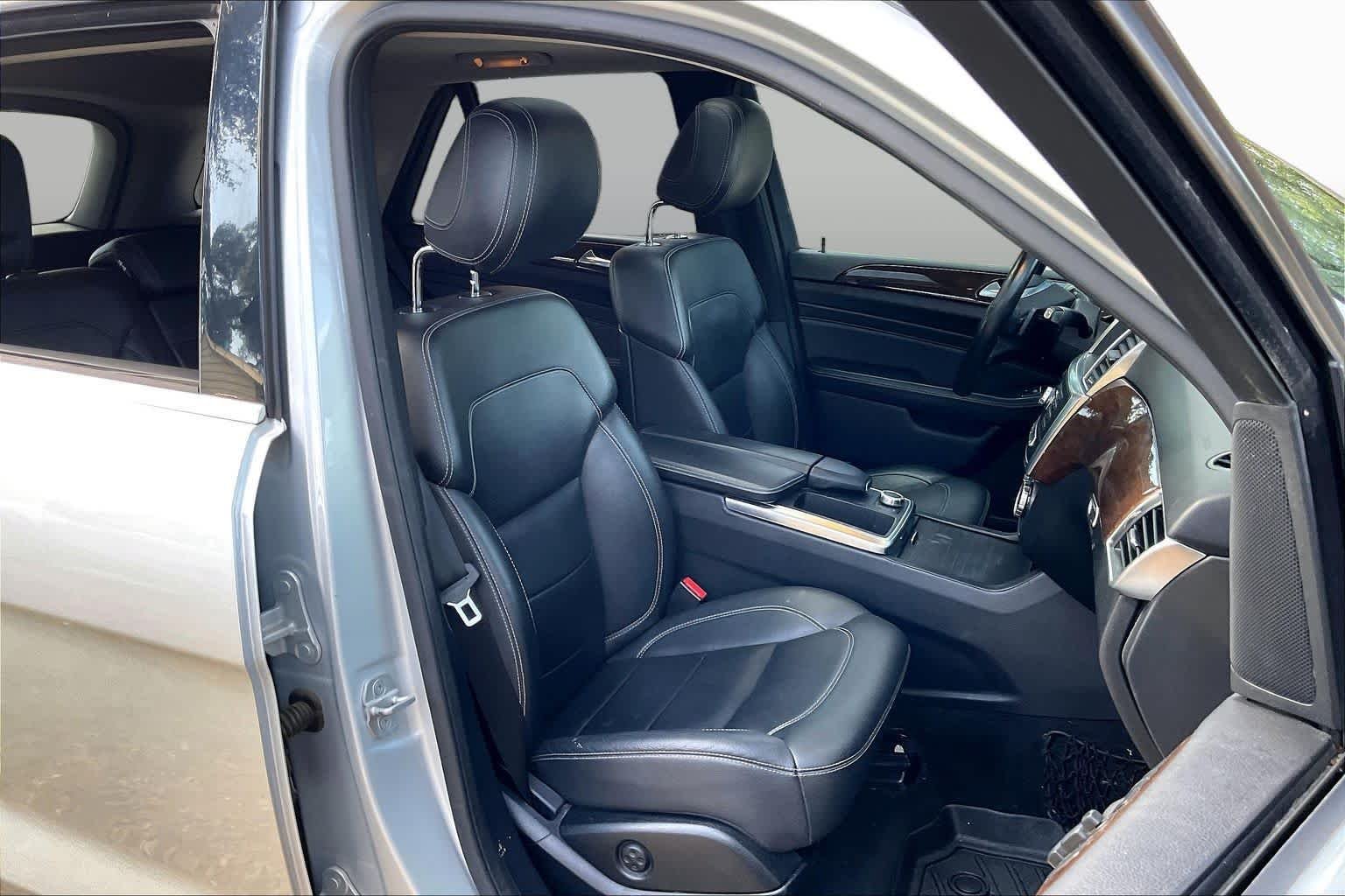 Used 2012 Iridium Silver Metallic Mercedes-Benz ML 350 BlueTEC® image 7