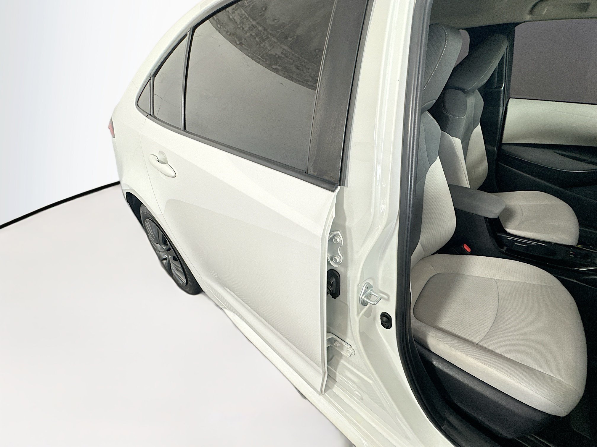 Used 2022 White Toyota LE image 27