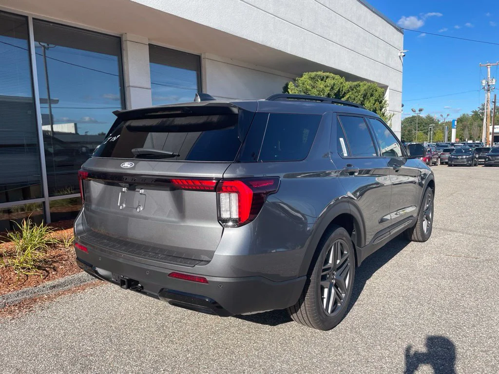 New 2027 CARBONIZED GRAY Ford ST-Line image 7