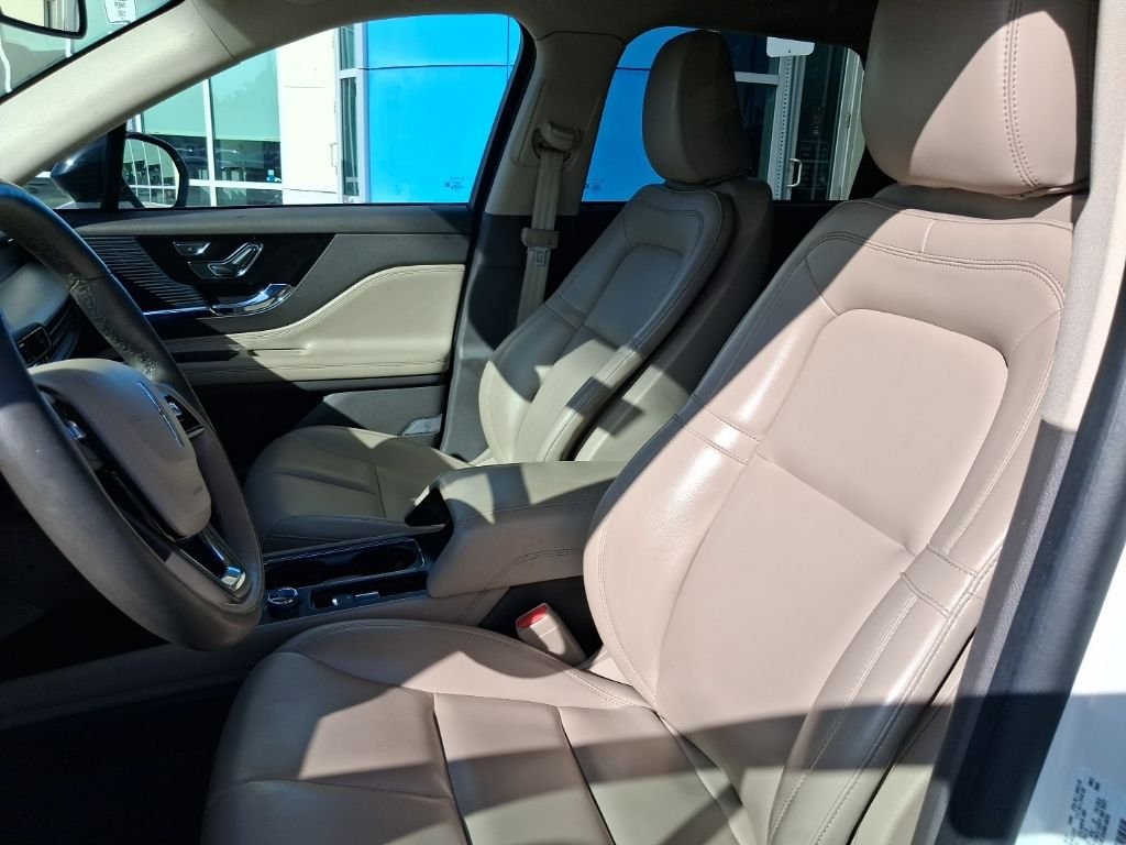 Used 2021 White Lincoln Standard image 18