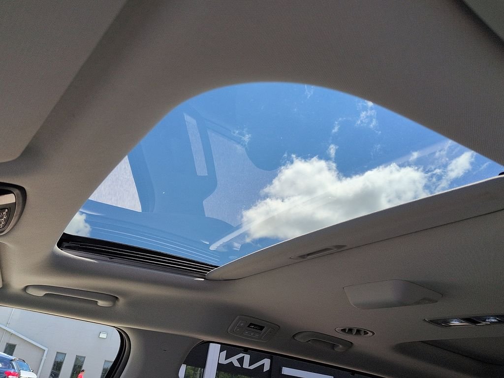 Certified Used 2025 White Kia SX Prestige image 10
