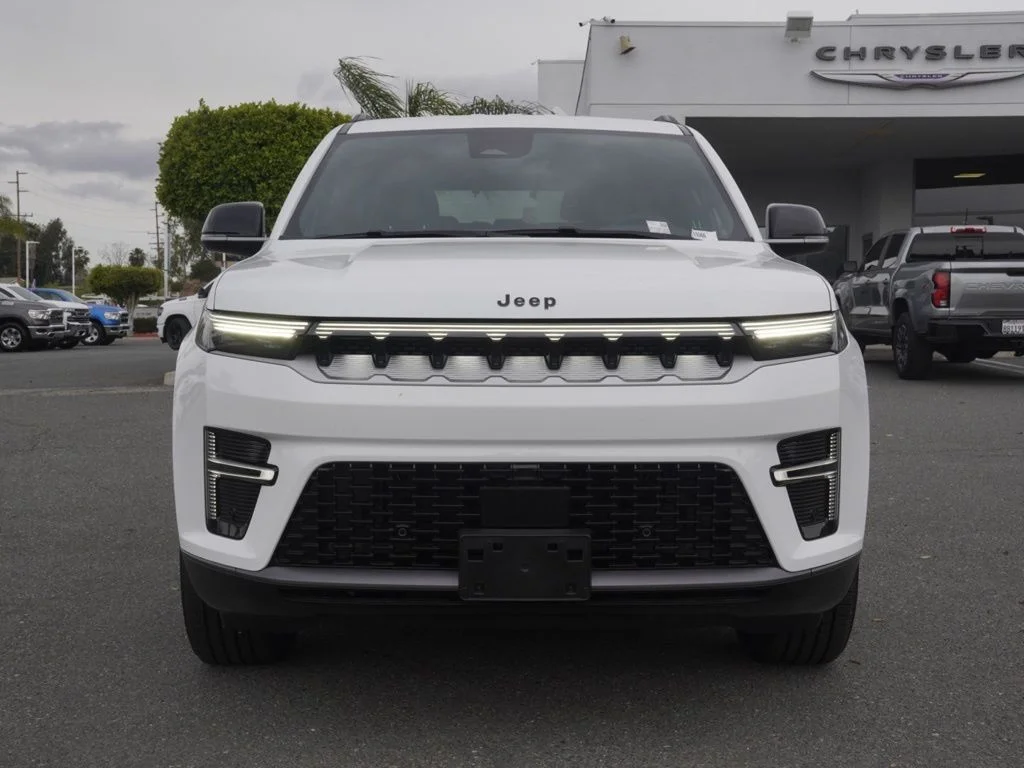 New 2026 Bright White Clear-Coat Exterior Paint Jeep  image 8