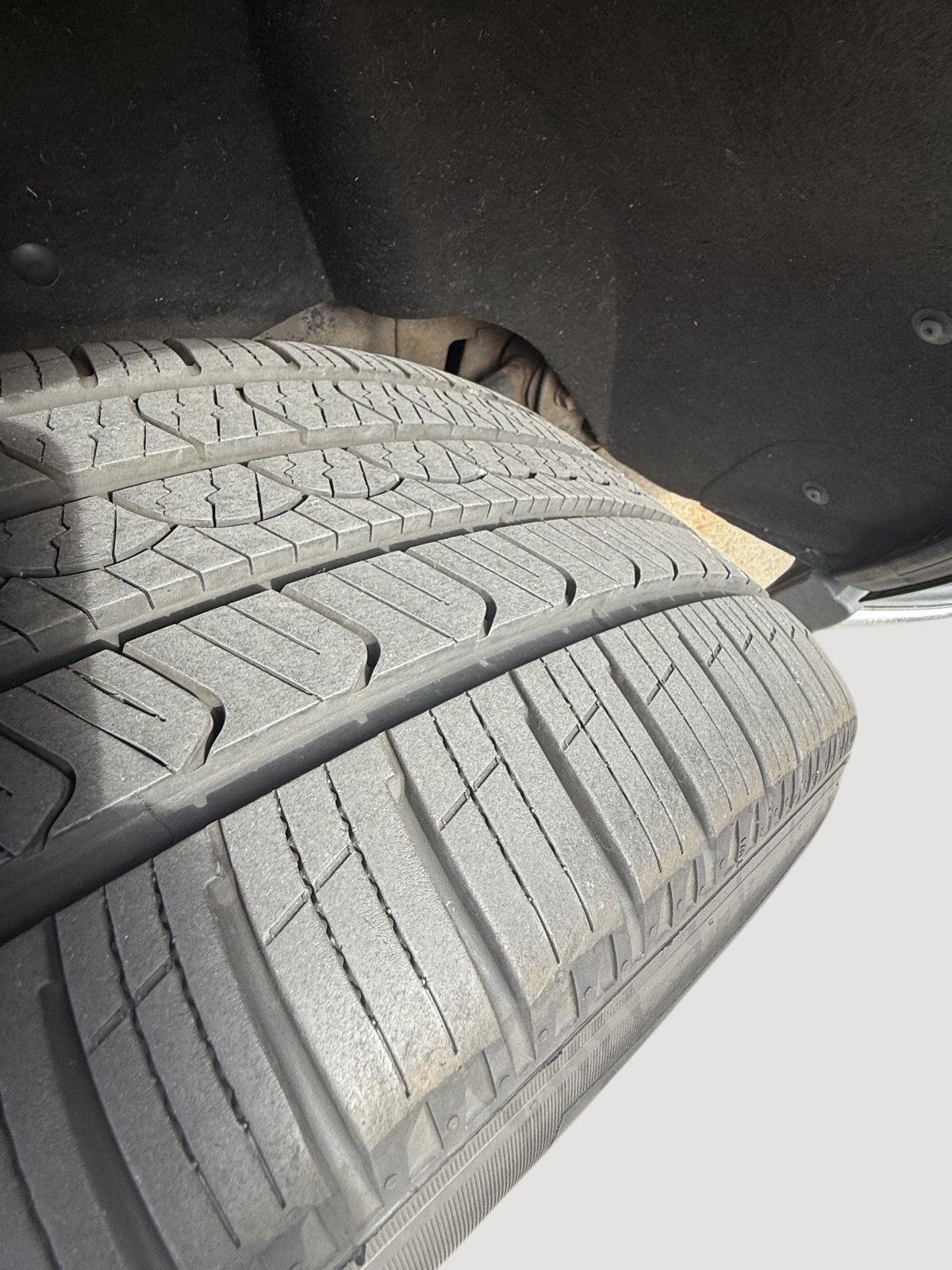 Used 2015 Iridium Metallic GMC SLT image 23