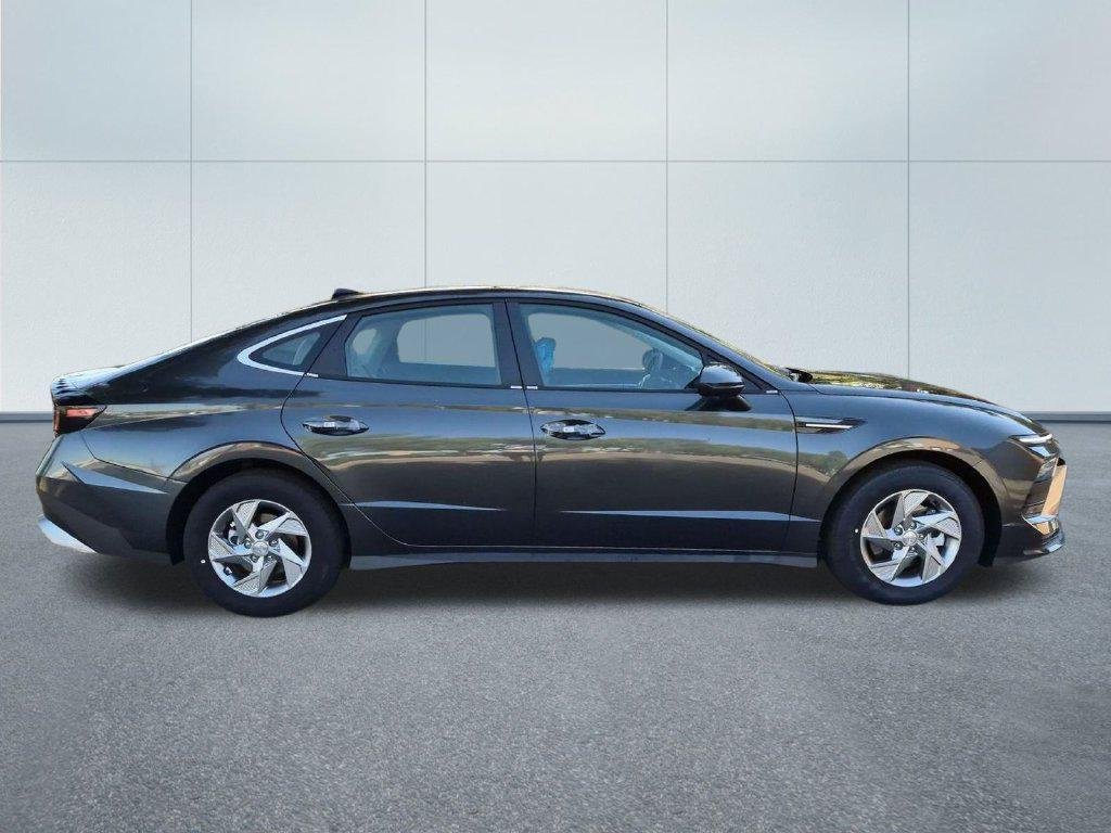 New 2026 Gray Hyundai SE image 7