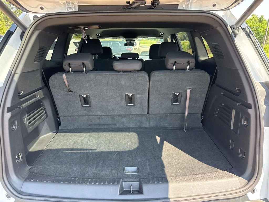 Used 2025 White GMC Elevation image 11