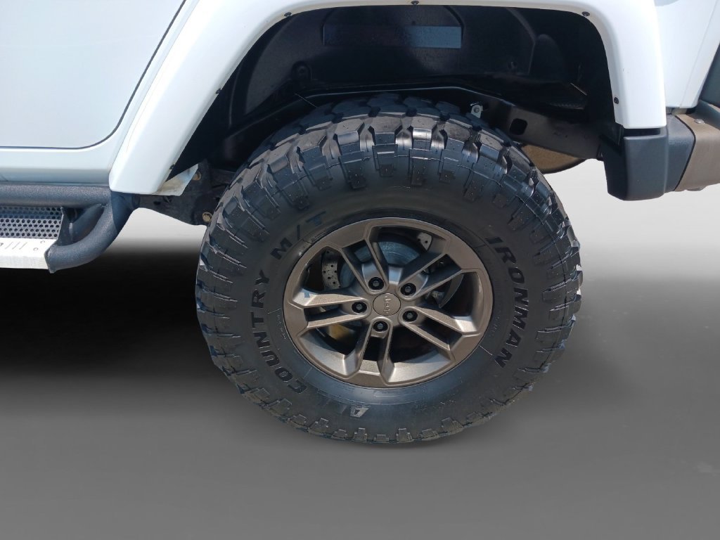 Used 2016 White Jeep Unlimited Sahara image 8