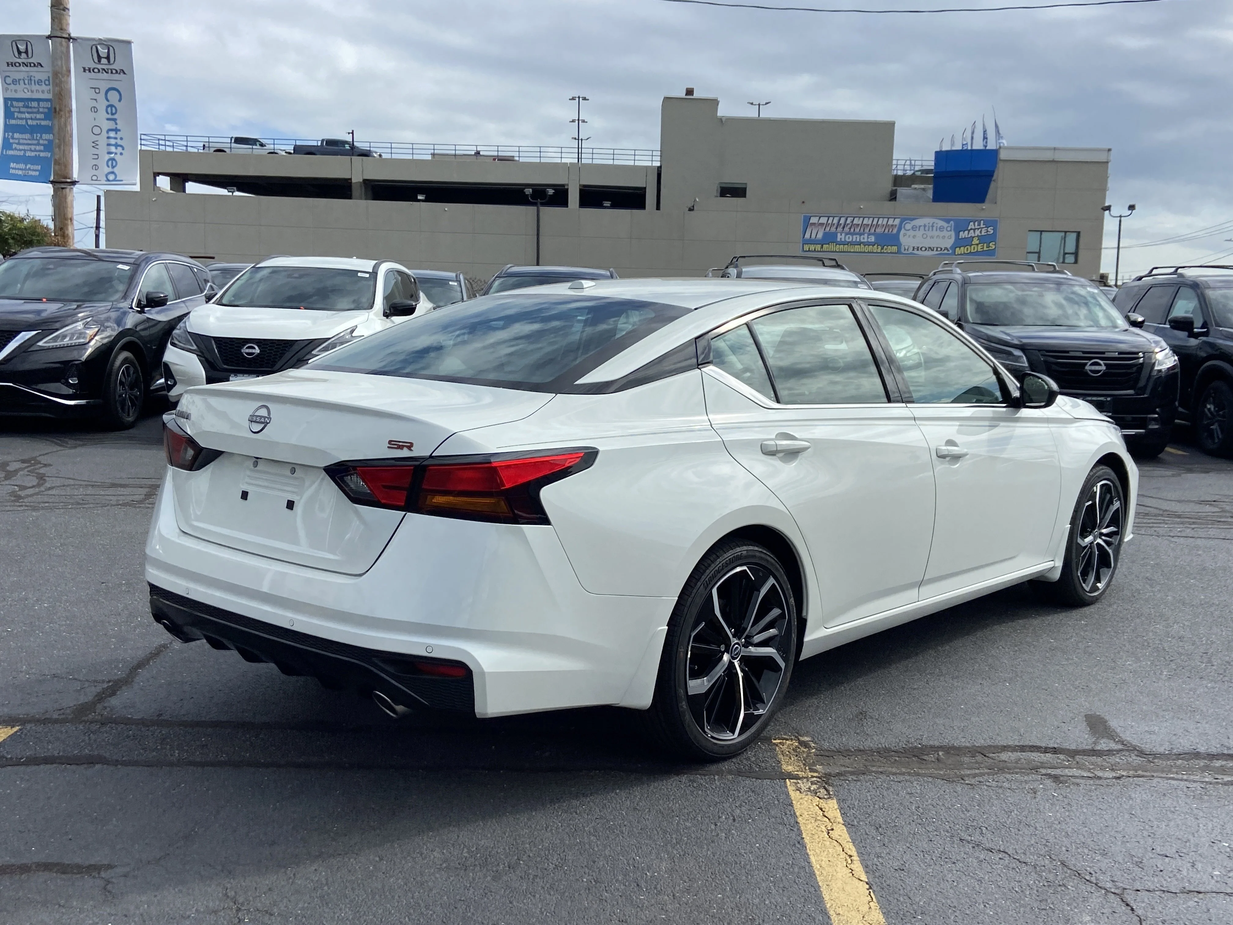New 2025 Pearl White Tricoat Nissan SR image 4