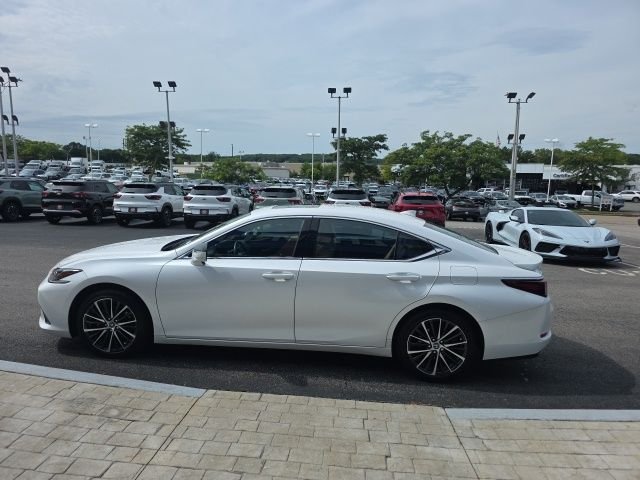 Used 2025 White Lexus 350 image 5
