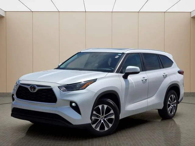 Used 2024 Beige Toyota XLE image 2