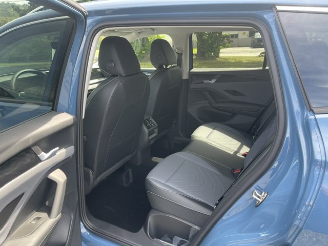 2026 Volkswagen Tiguan SE - Photo 9