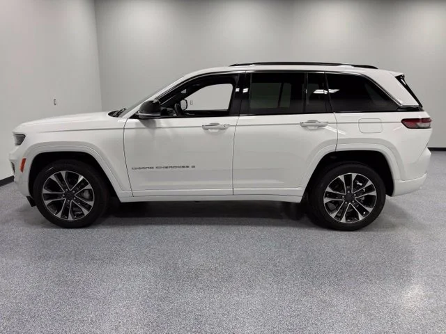 Used 2023 White Jeep Overland image 9