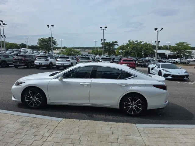 Used 2025 White Lexus 350 image 5