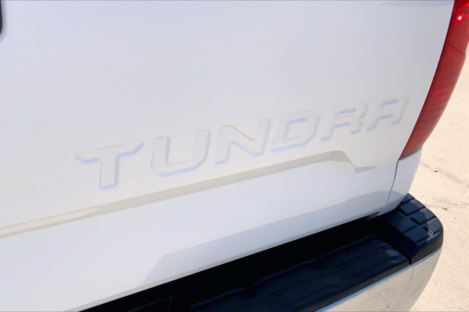 Used 2017 Super White Toyota SR5 image 31
