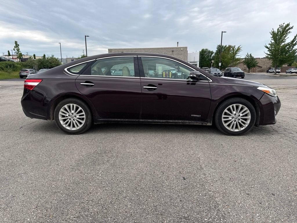 Used 2014  Toyota Limited image 2
