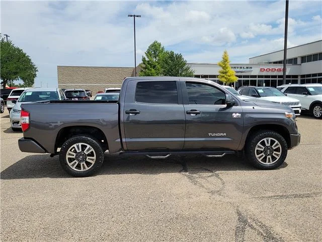 Used 2018  Toyota  image 5
