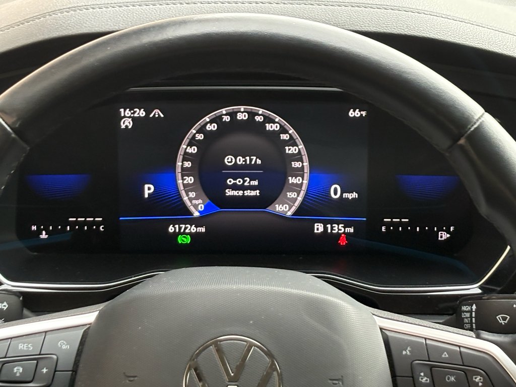 Used 2024 Pyrite Silver Metallic Volkswagen SE image 12