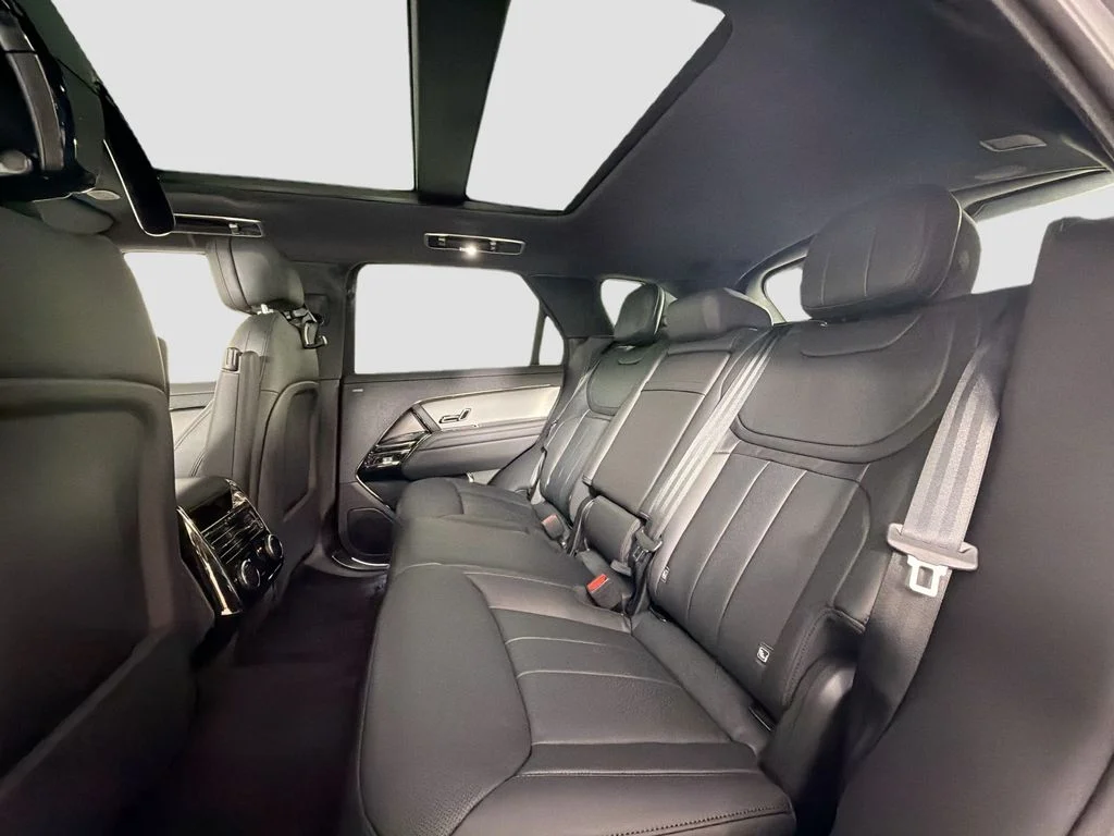 New 2026 Carpathian Grey Land Rover SE image 26