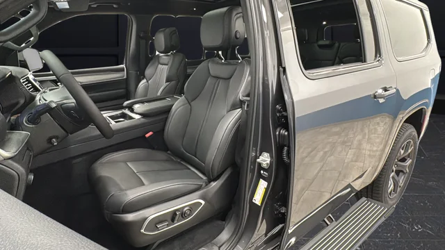 New 2026 Baltic-Gray Metallic Clear-Coat Exterior Paint Jeep Limited Altitude image 9