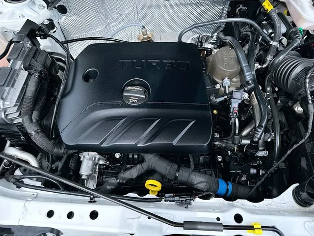 Used 2025 White Chevrolet LT image 27