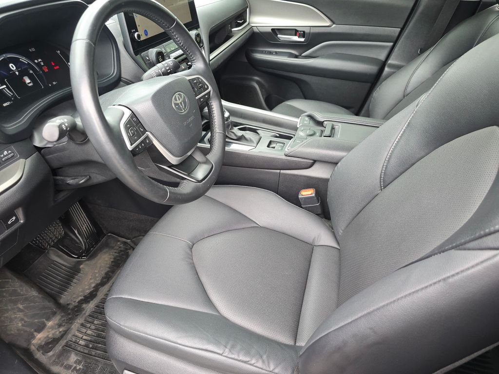 Used 2024 White Toyota XLE image 18
