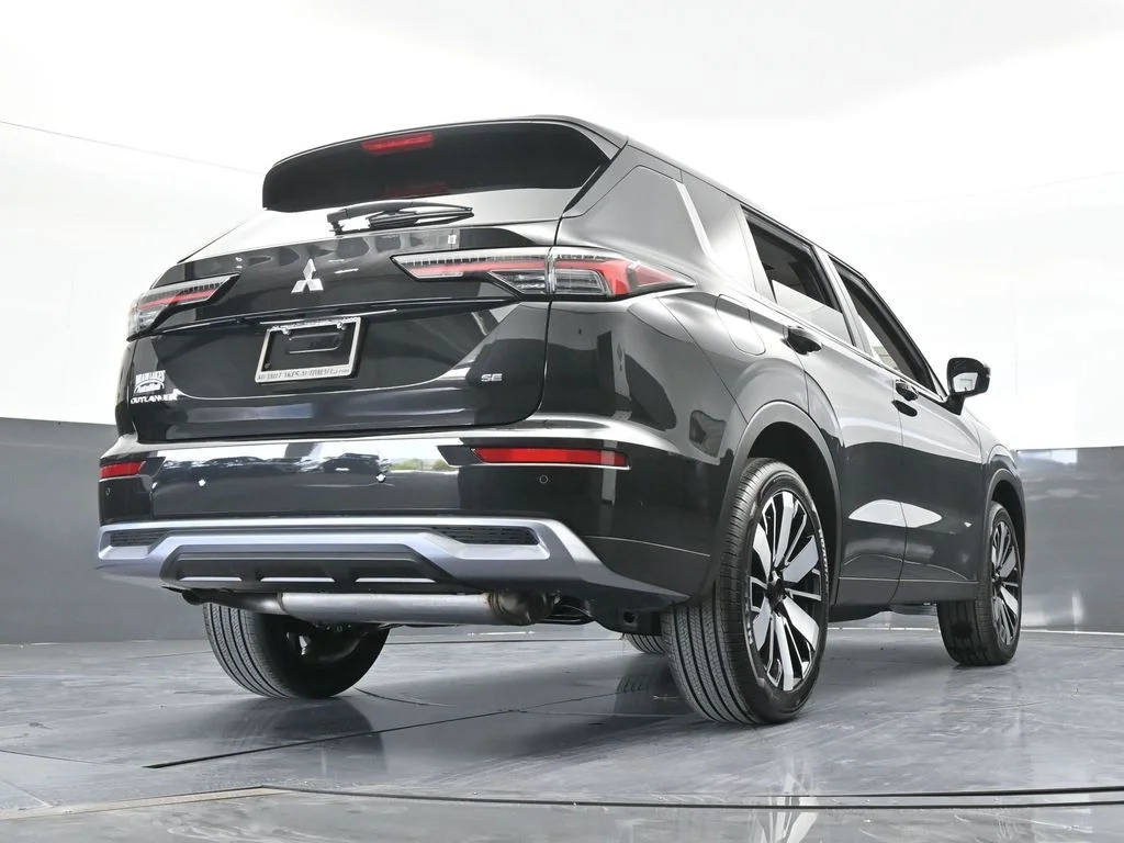 New 2026 Black Diamond Mitsubishi SE image 64