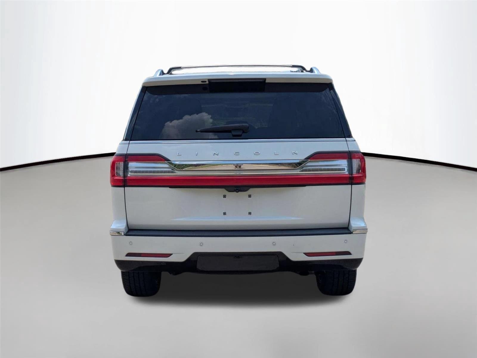 Used 2021 Pristine White Lincoln Reserve image 6