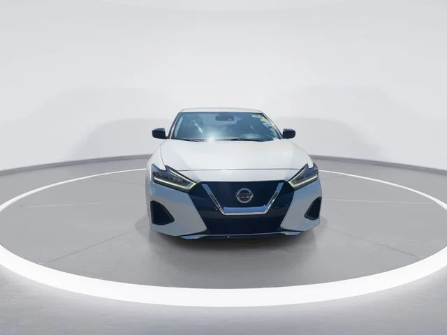 Used 2020 White Nissan 3.5 S image 3