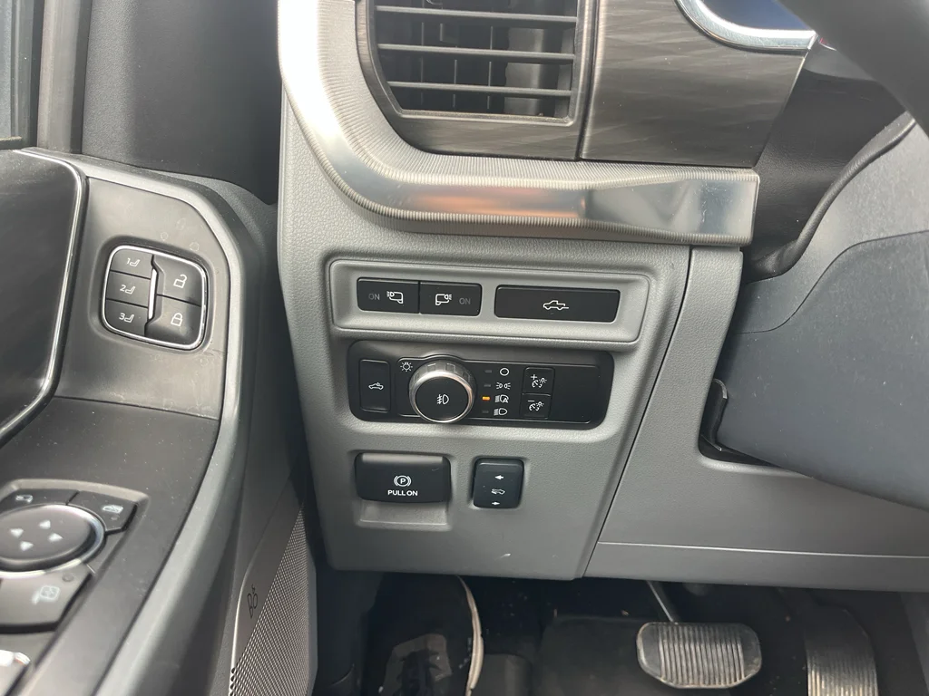 Used 2024 Antimatter Blue Metallic Ford LARIAT image 35