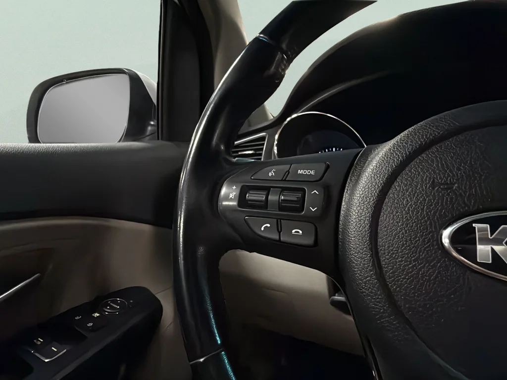 Used 2019 Snow White Pearl Kia EX image 15