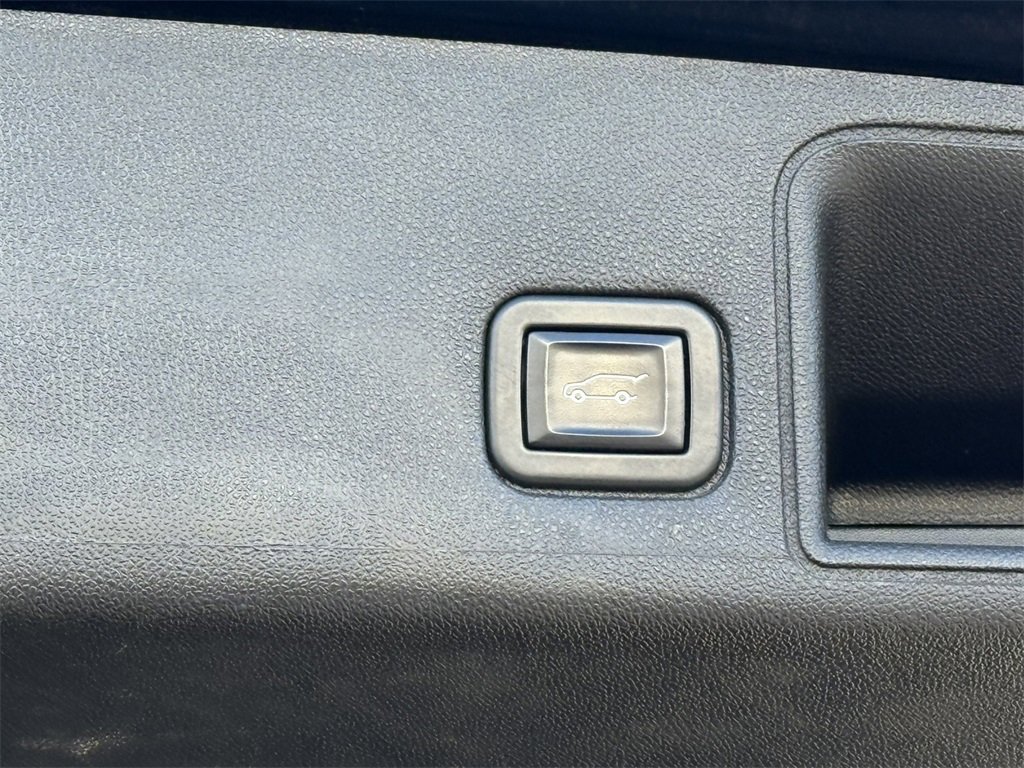 2022 GMC TERRAIN - Image 32