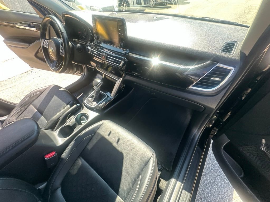Used 2021 Black Kia EX image 33