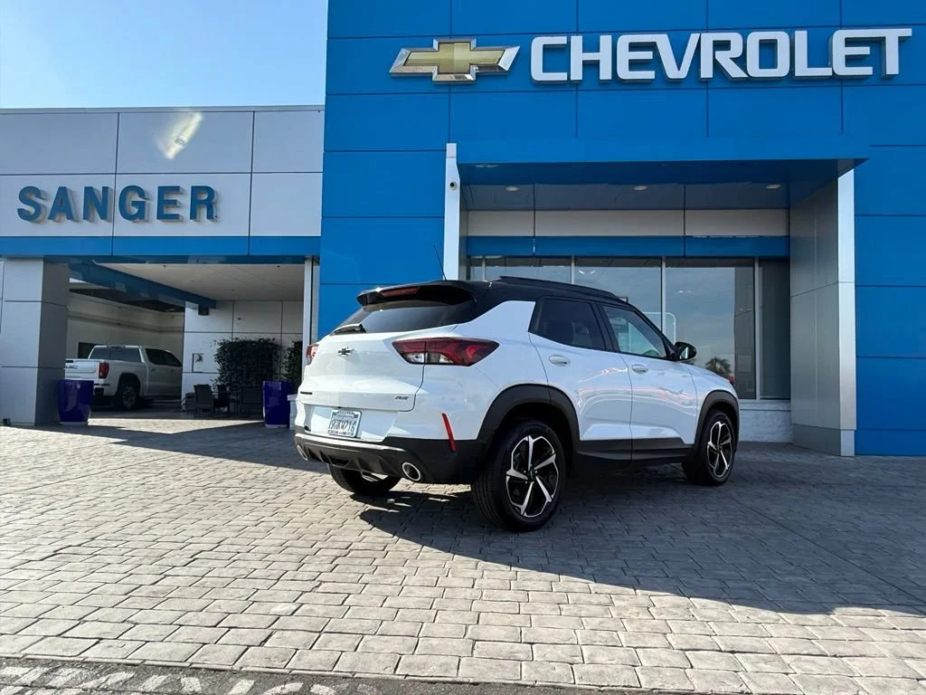 Used 2023 SUMMIT WHITE Chevrolet RS image 8